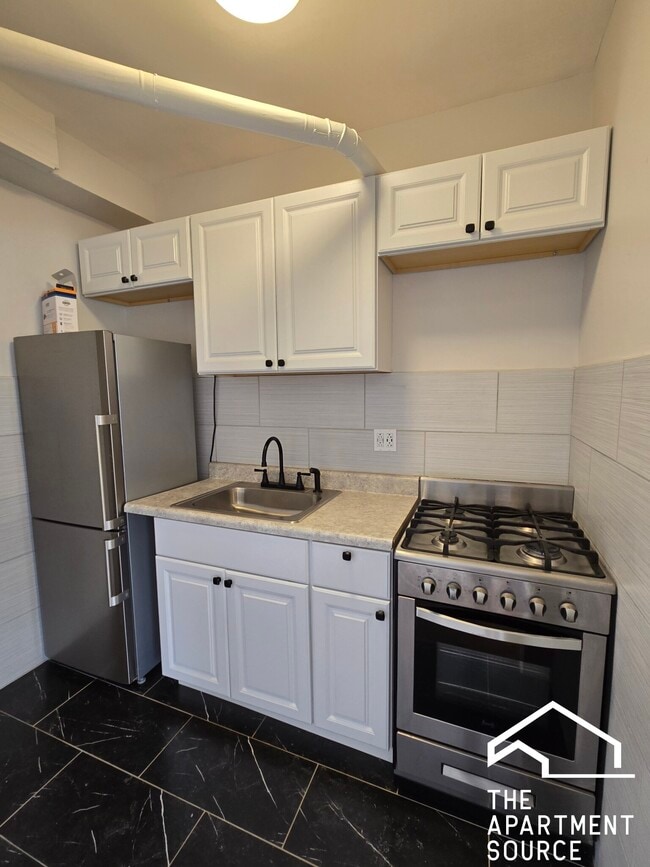 Foto del edificio - 3420 W Irving Park Rd