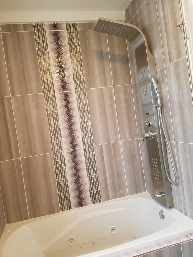 Bath Room - 8801 S Union Ave