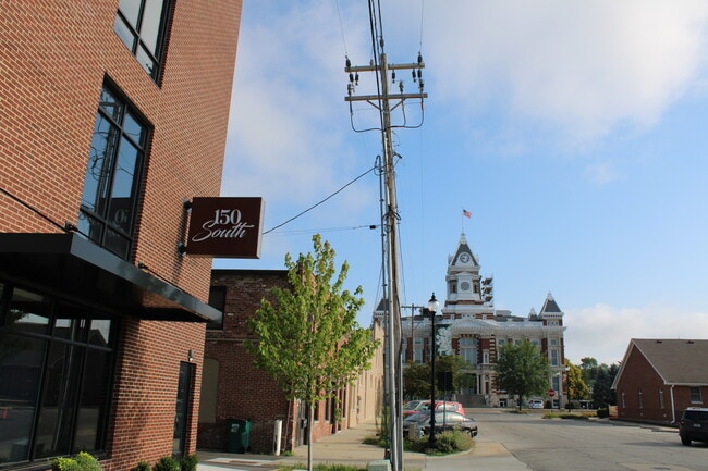 Building Photo - 150 S Main St