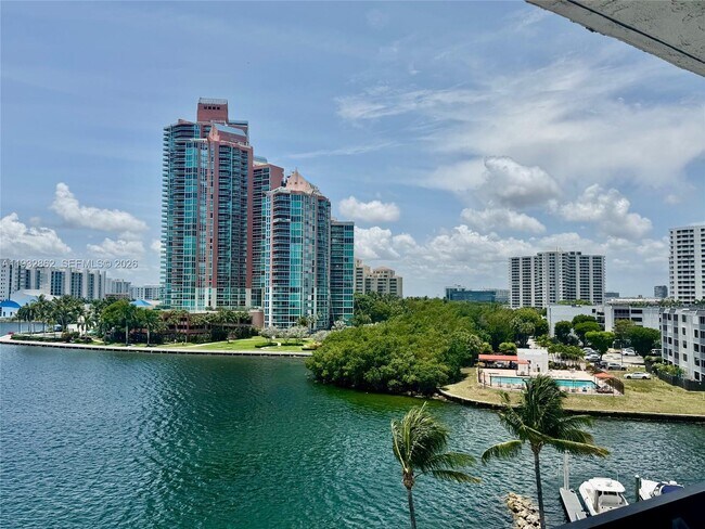 Foto del edificio - 3530 Mystic Pointe Dr