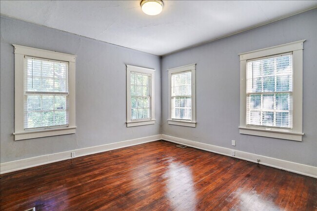 Foto del edificio - 904/906 Poplar Street