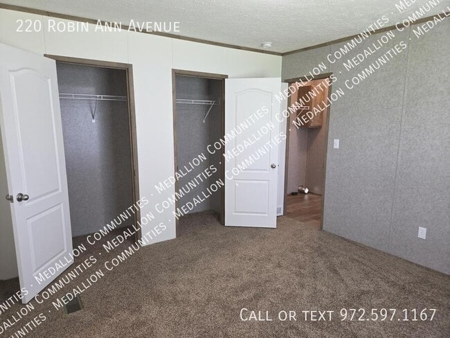 Building Photo - 220 Robin Ann Ave