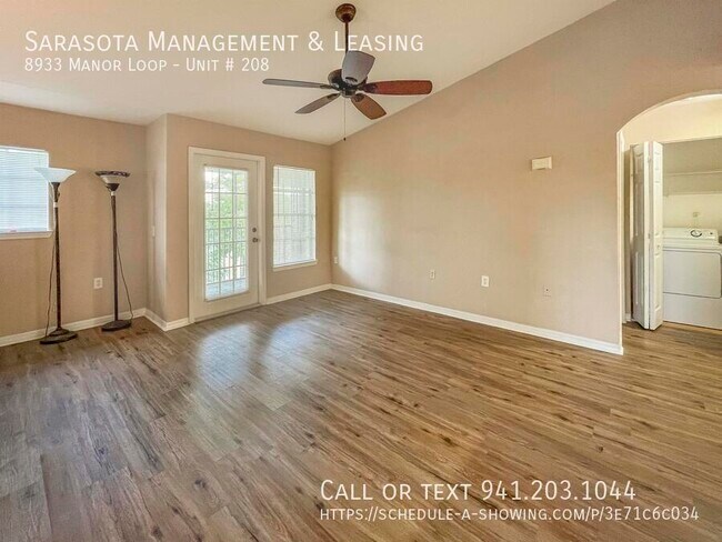 Foto del edificio - 8933 Manor Loop