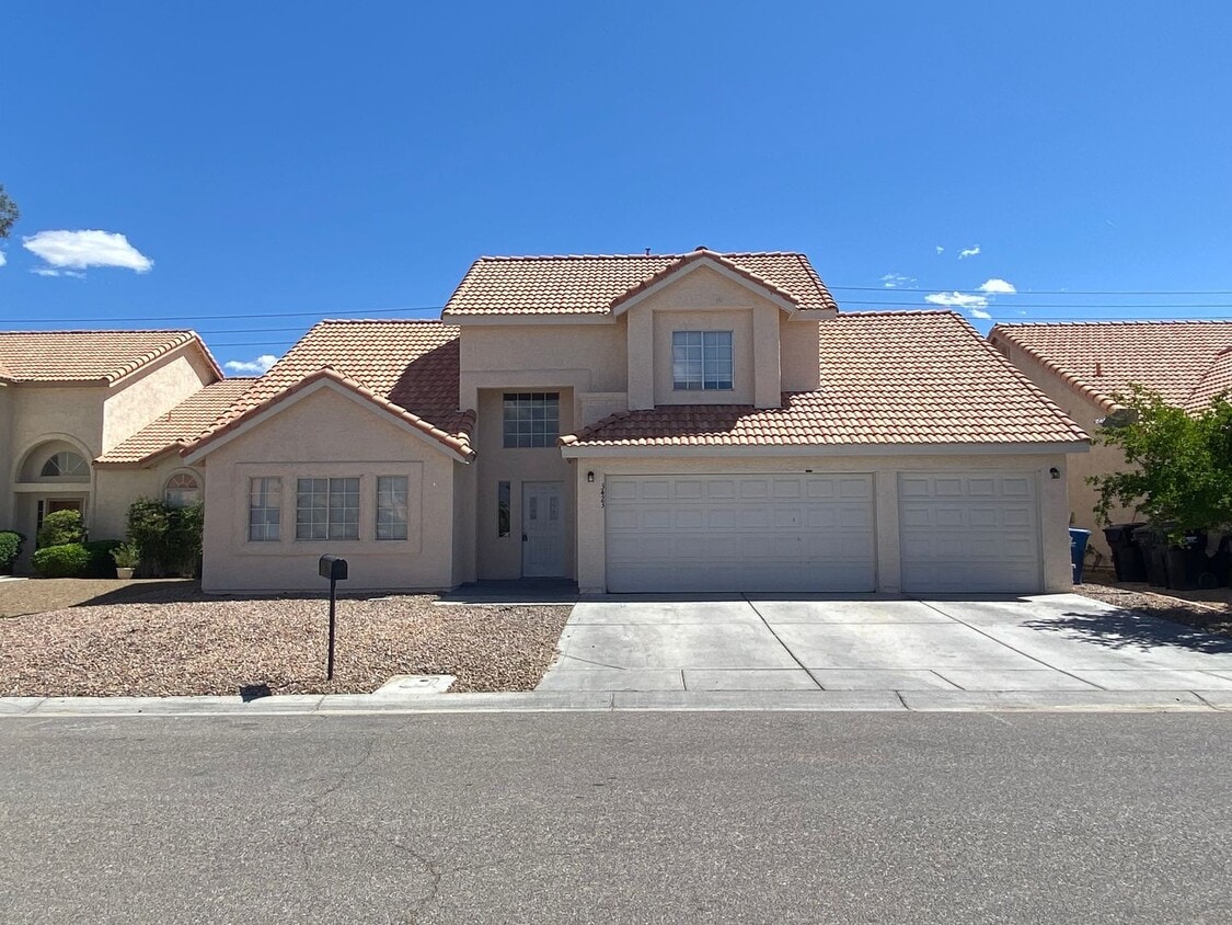 Primary Photo - 3 bed, 2.5 bath, 3 car garage home in Nort...