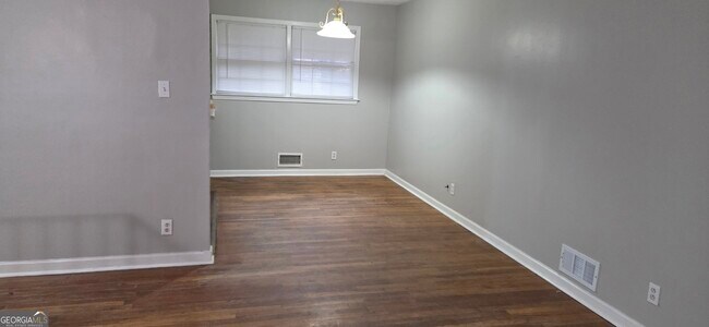 Foto del edificio - 449 Charter Oak Dr SW