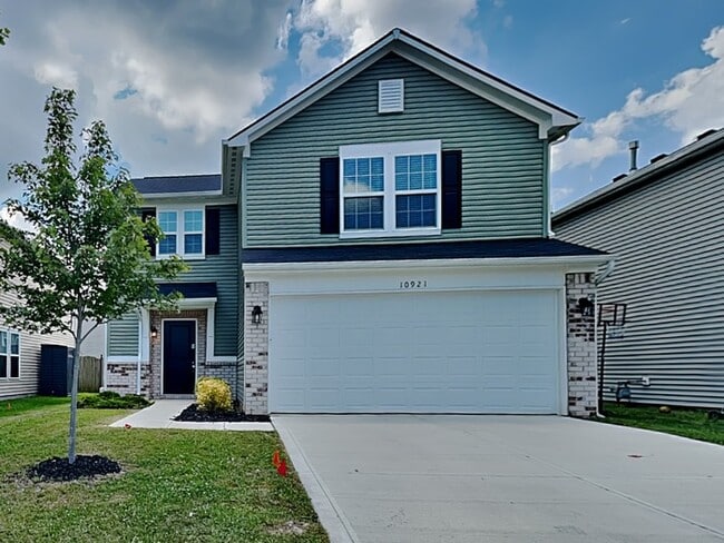 Building Photo - 10921 Woods Dr