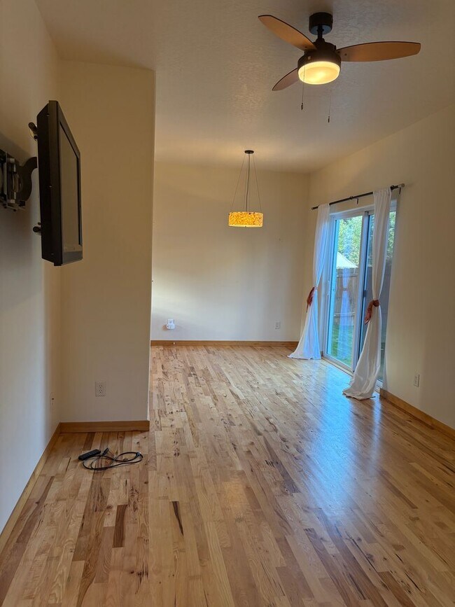 Building Photo - Spacious Lewis & Clark 4-Bedroom Home