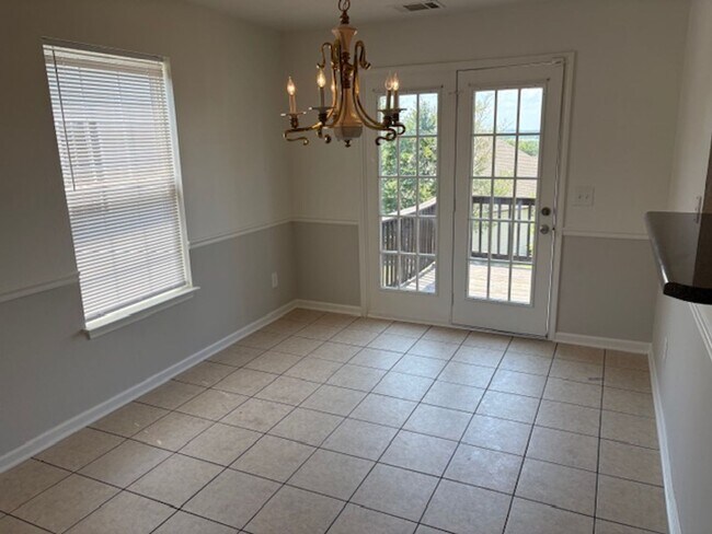 Foto del edificio - 692 Holland Ridge Dr