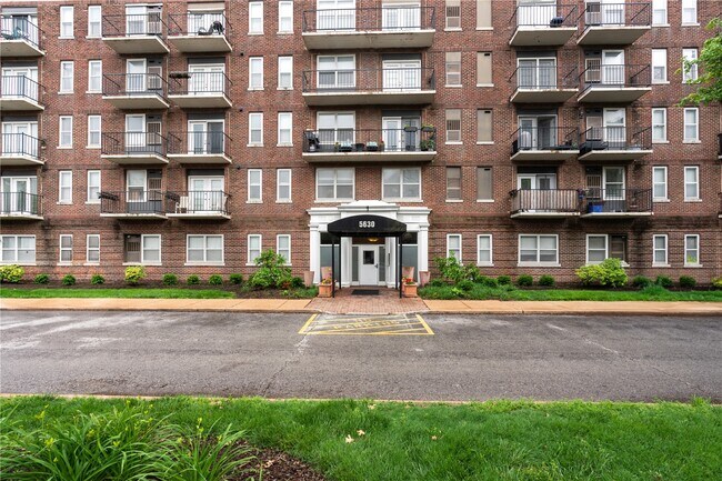 Foto del edificio - 5630 Pershing Ave