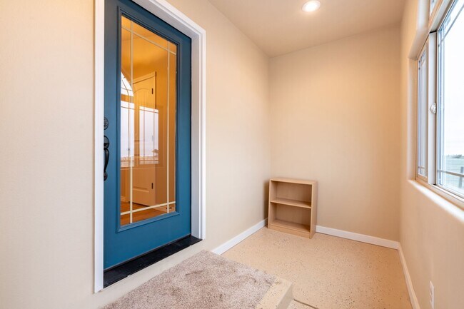 Building Photo - Great 3-Bedroom 2-Bathroom Home with Space...