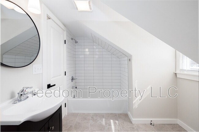 Foto del edificio - 28 Aircraft Rd