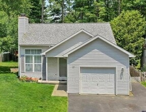 Building Photo - 21 Skylark Dr