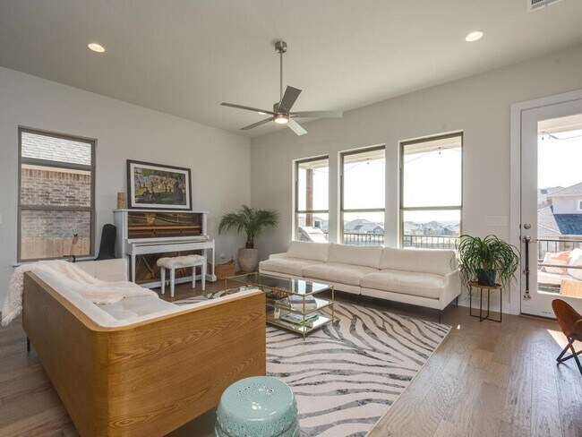 Foto del edificio - 721 Pinnacle View Dr