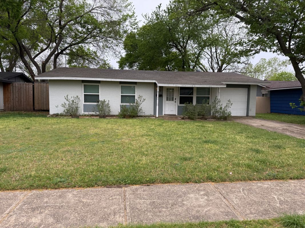 Building Photo - 819 Loganwood Ave