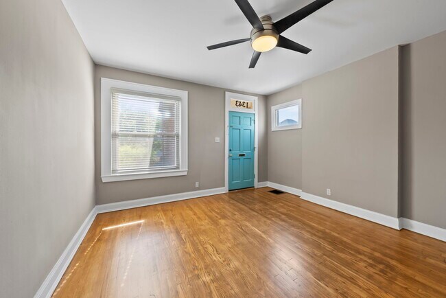 Building Photo - 1343 Bruck St