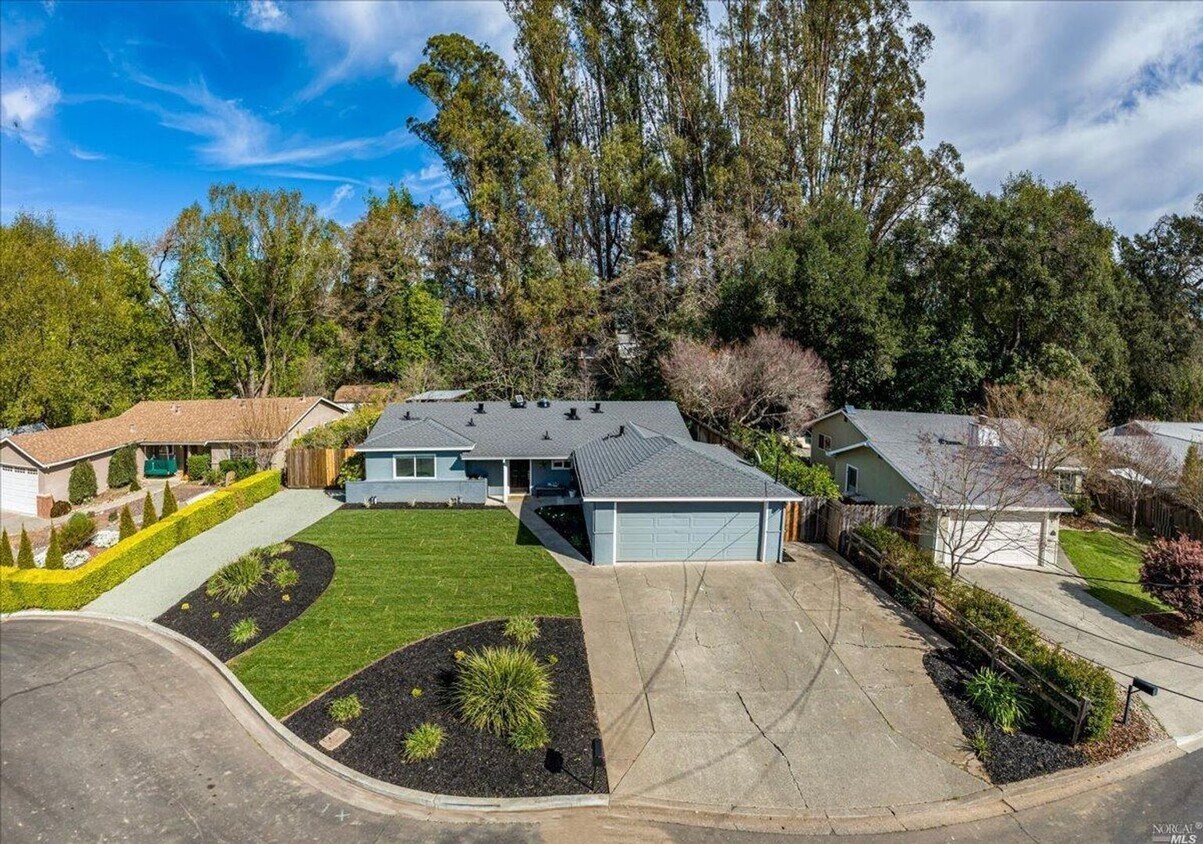 Foto principal - Charming Three Bedroom Browns Valley Retreat