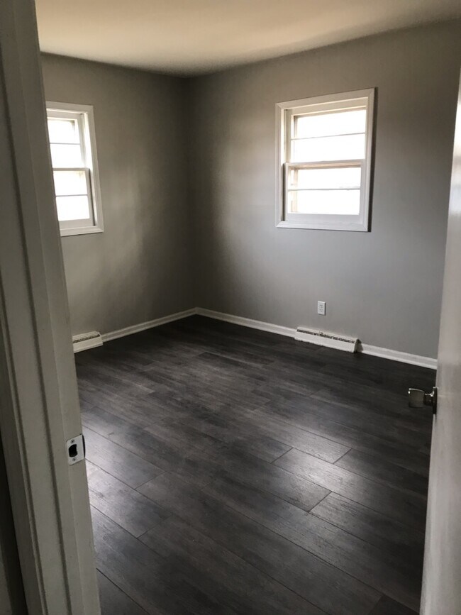 Foto del edificio - 28-29 Meadow Ln