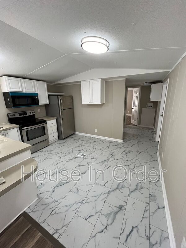 Foto del edificio - 14 Twin Oaks Dr