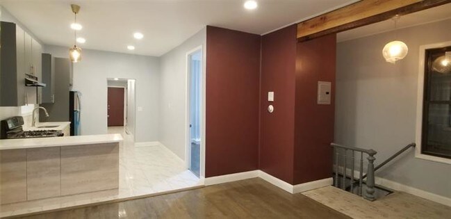 Building Photo - 29 pearsall ave
