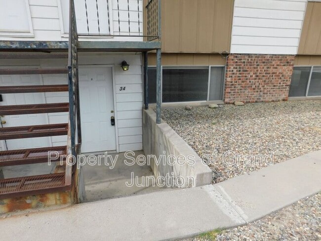 Building Photo - 2855 Elm Cir