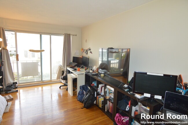 Foto del edificio - 383 Langley Rd