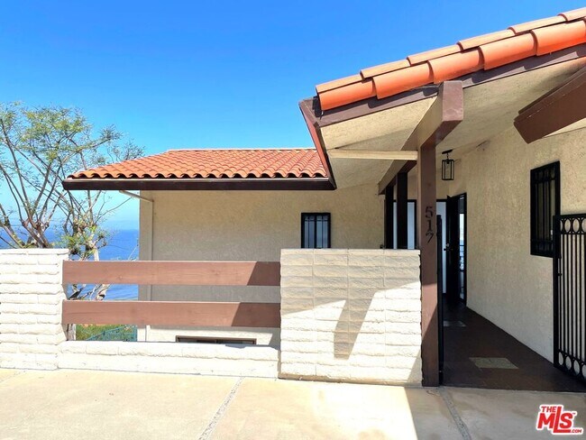 Building Photo - 517 PALOS VERDES Dr