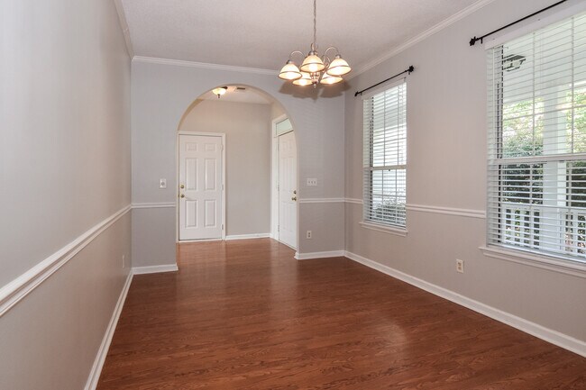Foto del edificio - 1827 Falling Creek Cir