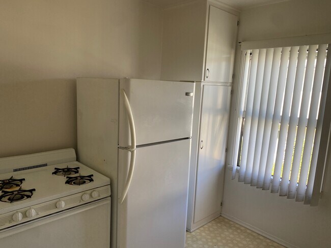 Appliances - 7901 Alverstone Ave