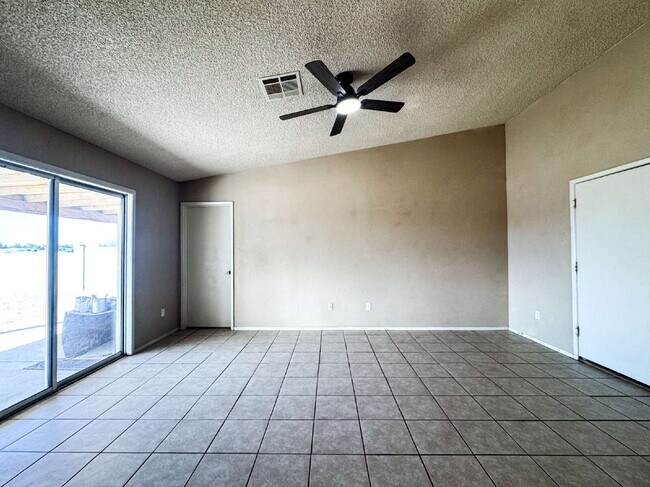 Foto del edificio - "Newly Renovated 4-Bedroom, 2 Bathroom Home in Yuma!"
