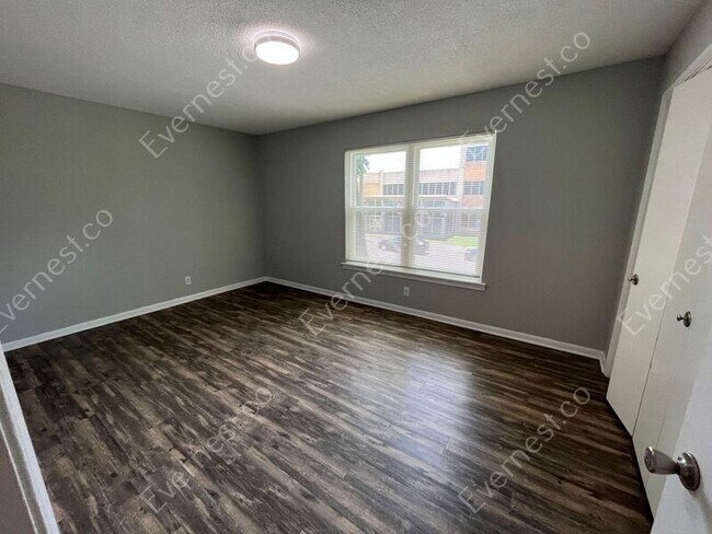 Building Photo - 1803 Bailey Ave