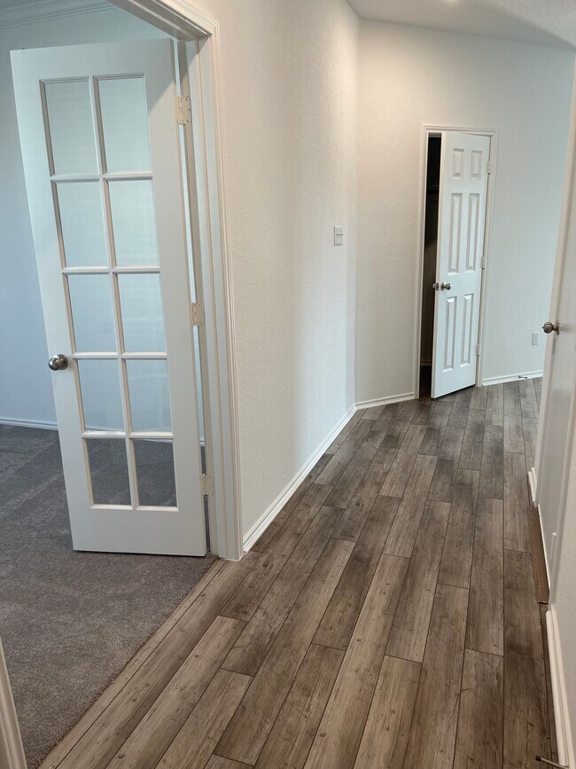 Foto del edificio - 1616 Holly Lk Dr