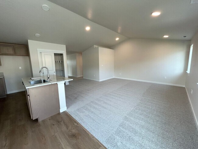 Foto del edificio - Brand New Home 3 Bedroom Home In Star!