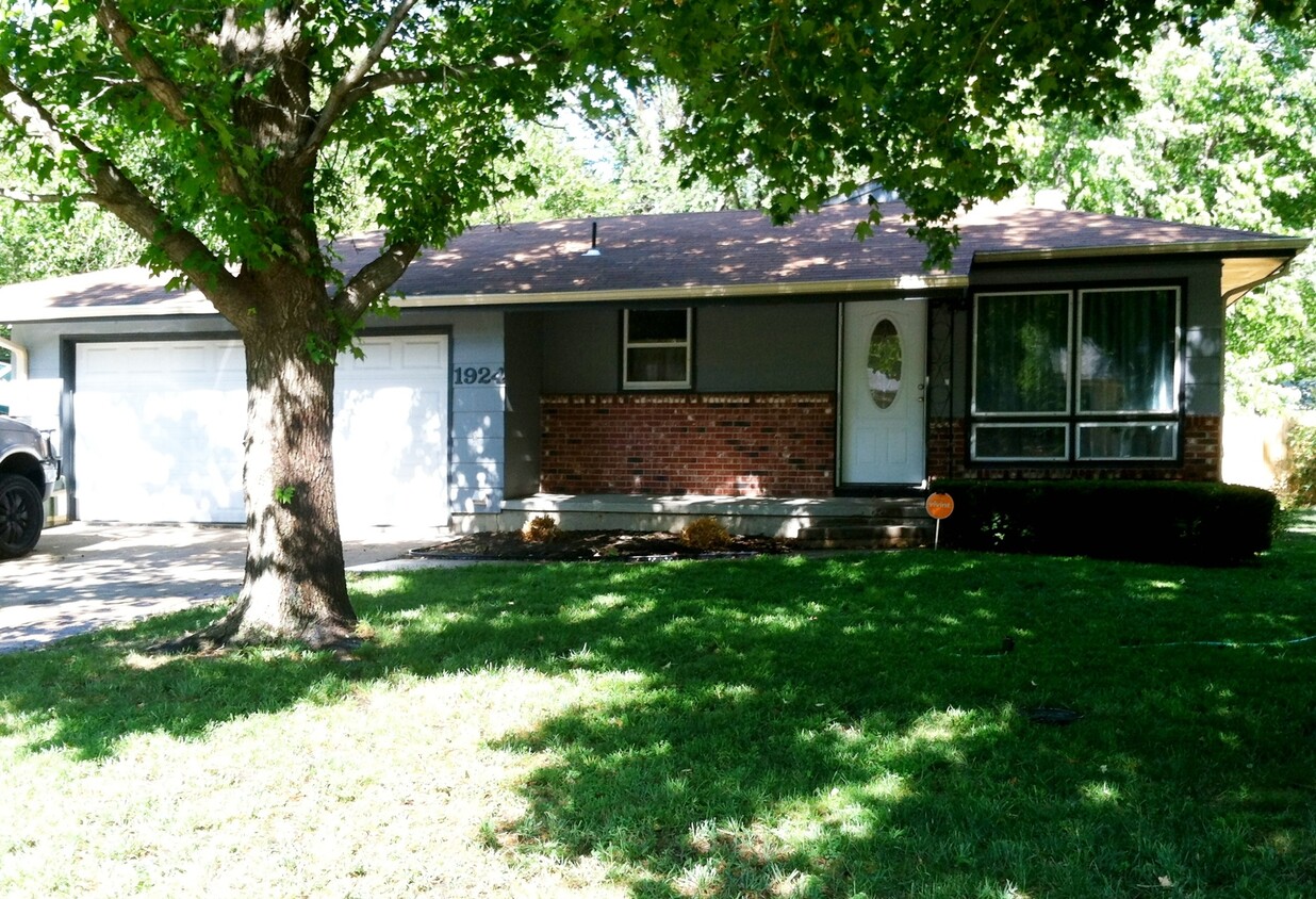 Primary Photo - Four Bedroom in Established Neighborhood