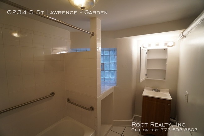 Building Photo - 6236 S St Lawrence Garden