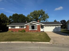 Building Photo - 1798 Chateau Dr