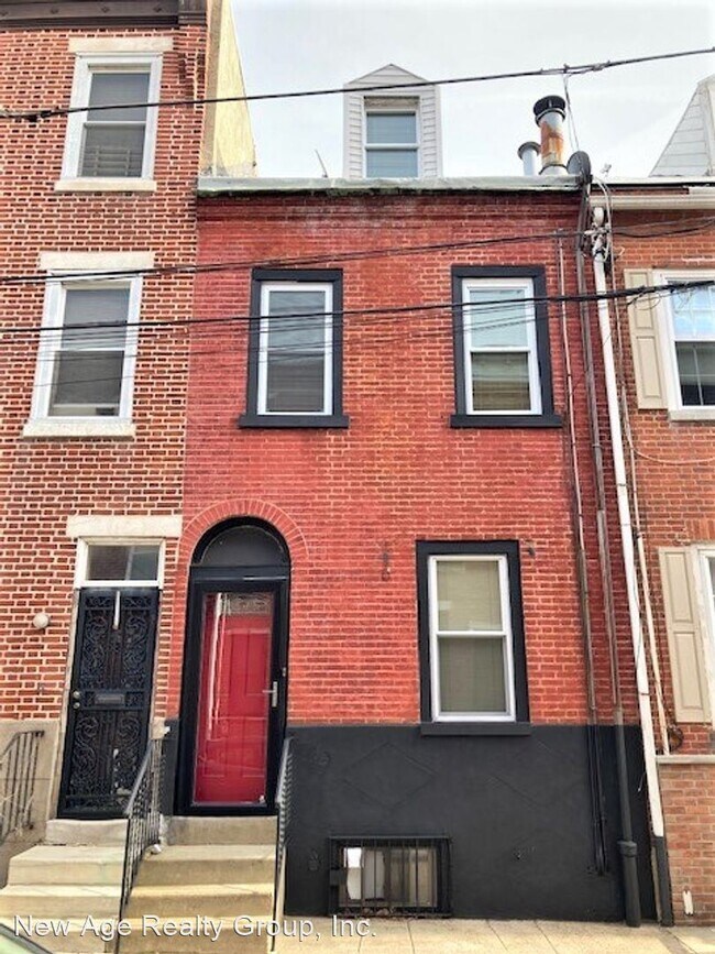 Building Photo - 3 br, 1 bath House - 749 S. Darien Street