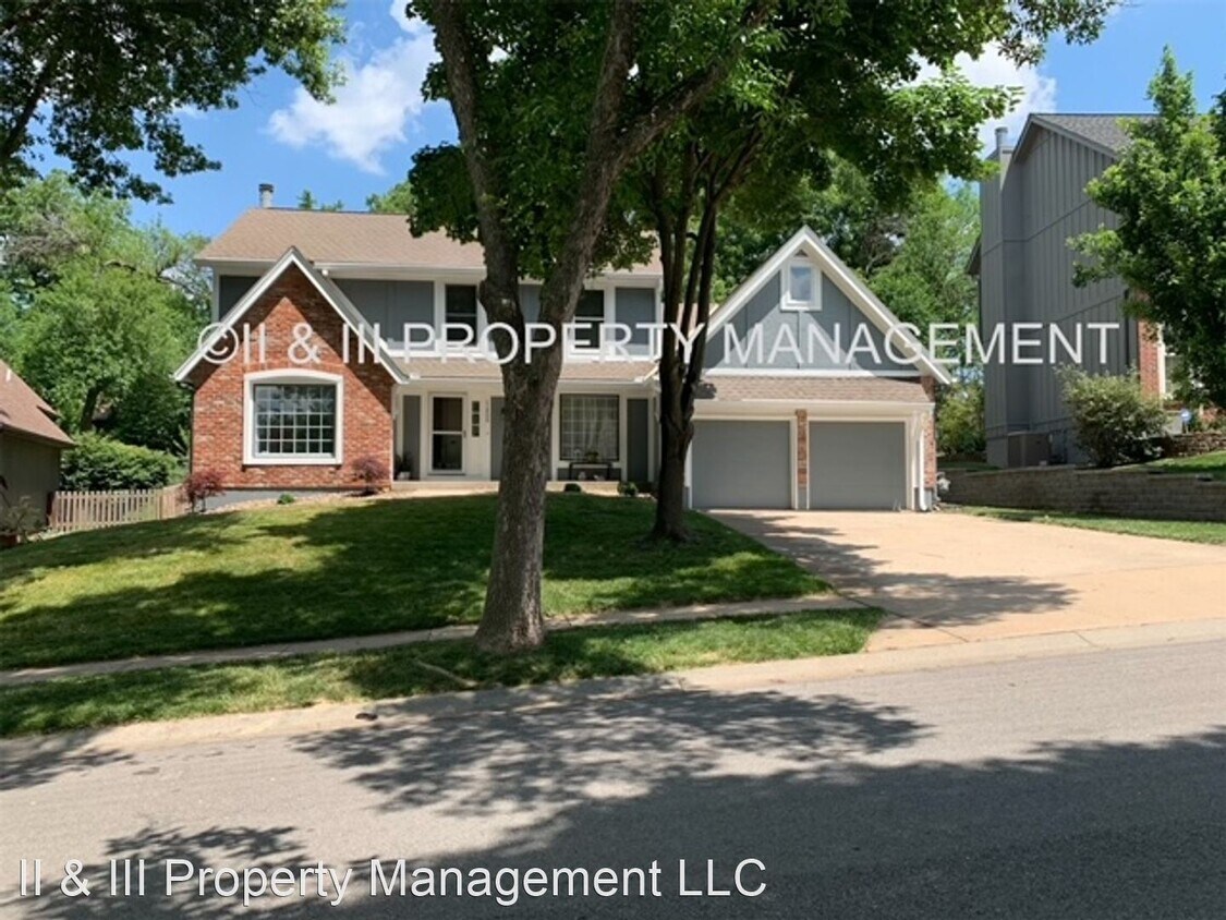4 br, 2.5 bath House 11509 Newton St House Rental in Overland Park