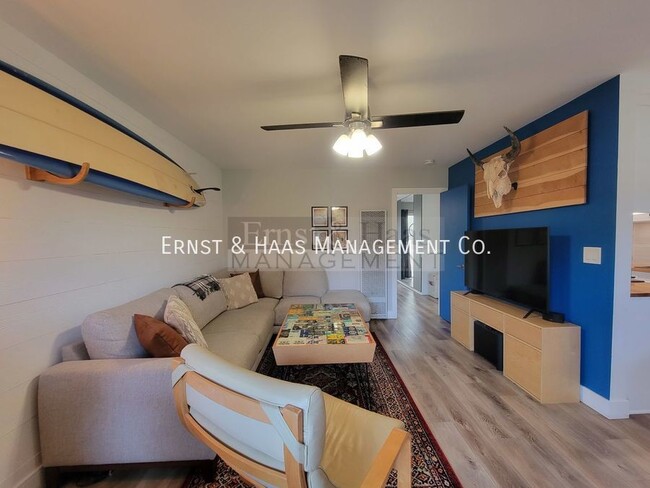 Building Photo - Beautifully Remodeled 1 Bedroom Condominiu...