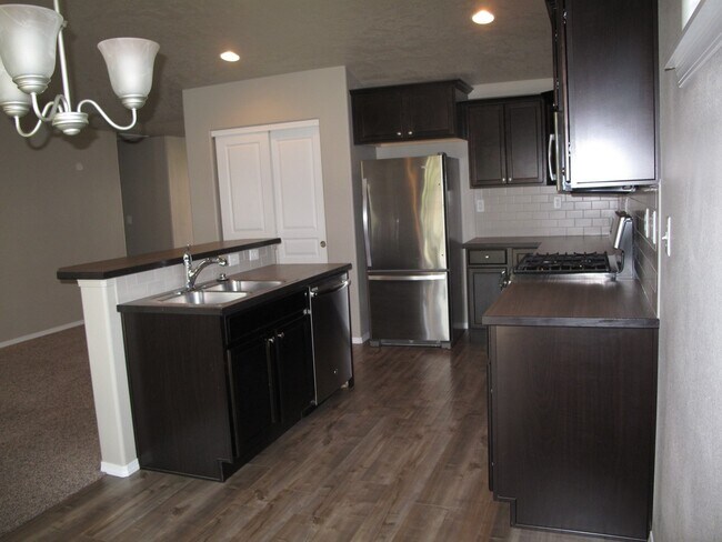 Building Photo - VILLAGE AT COLD SPRINGS