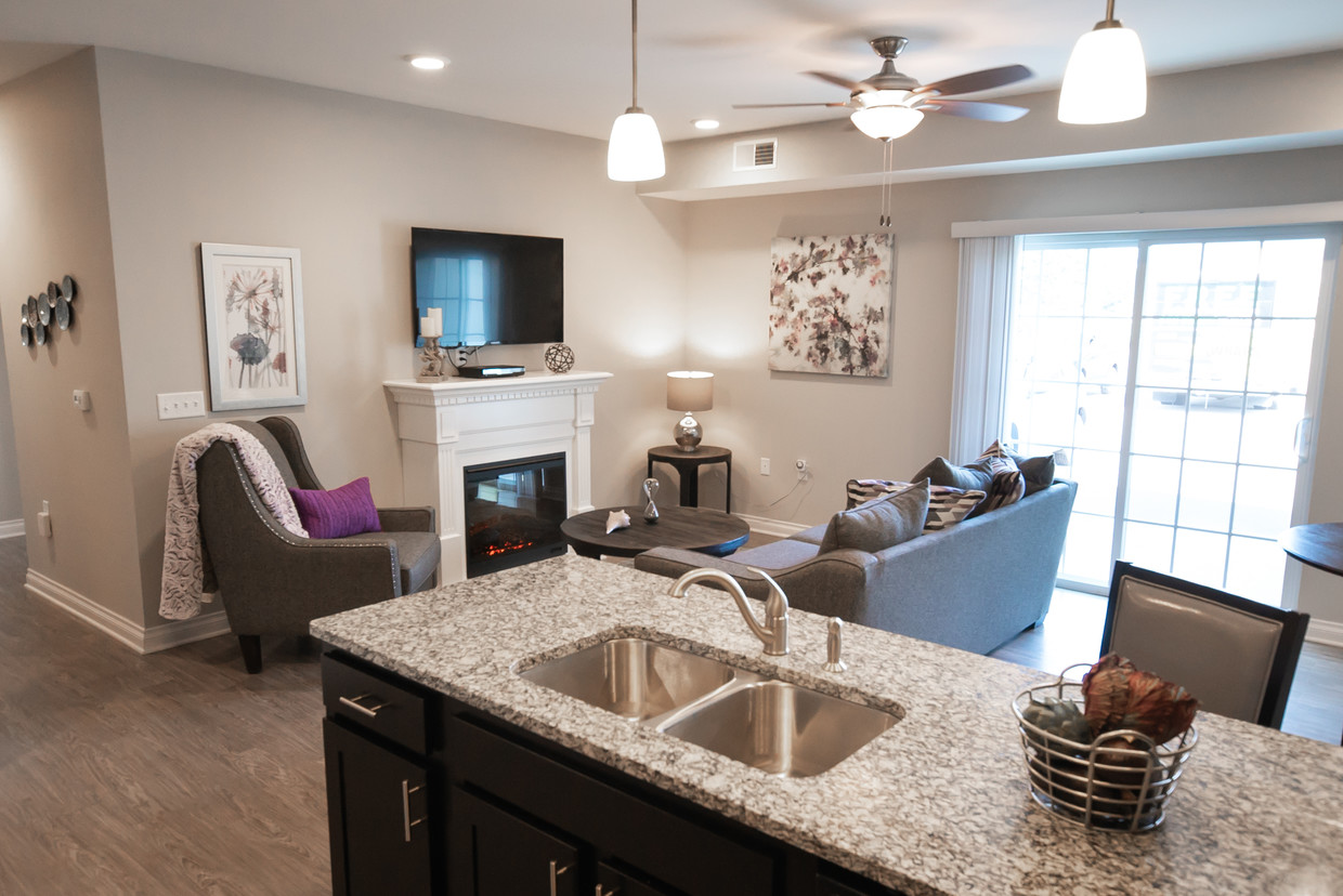 Beautiful 1 & 2 Bedroom Floor plans - Lockwood Villas