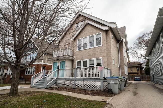 Foto del edificio - Downer Lower across from UWM