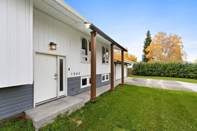 Building Photo - 1205 Wild Rose Ave
