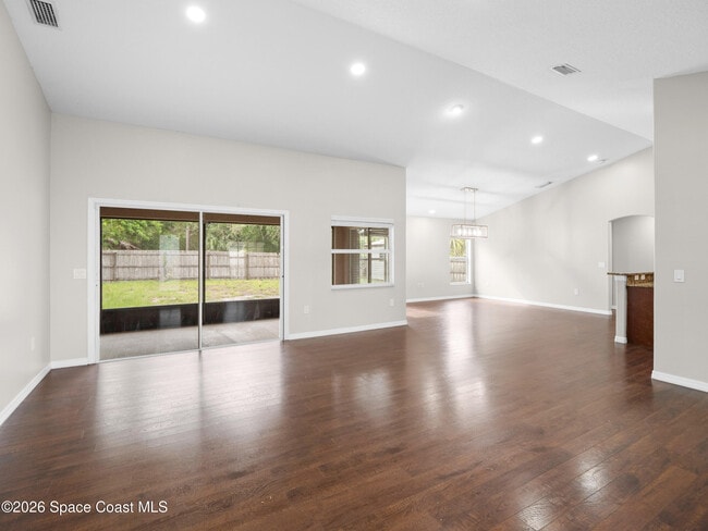 Foto del edificio - 567 Consolata Ave NW