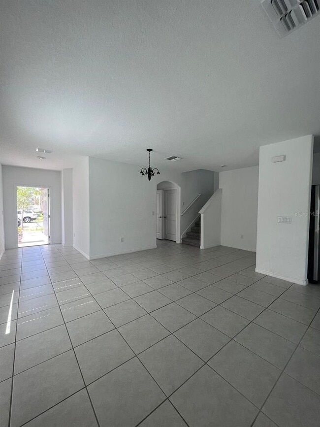 Building Photo - Available now - 4 Beds 2.5 Baths