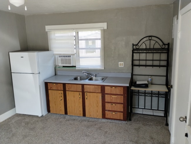 Building Photo - 169 SE Camelot Loop