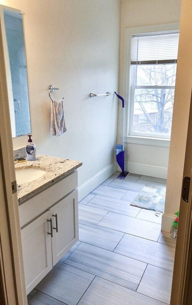 Foto del edificio - No Brokers Fee, No Security Deposit, In-Unit Washer and Dryer, Gourmet Kitchen