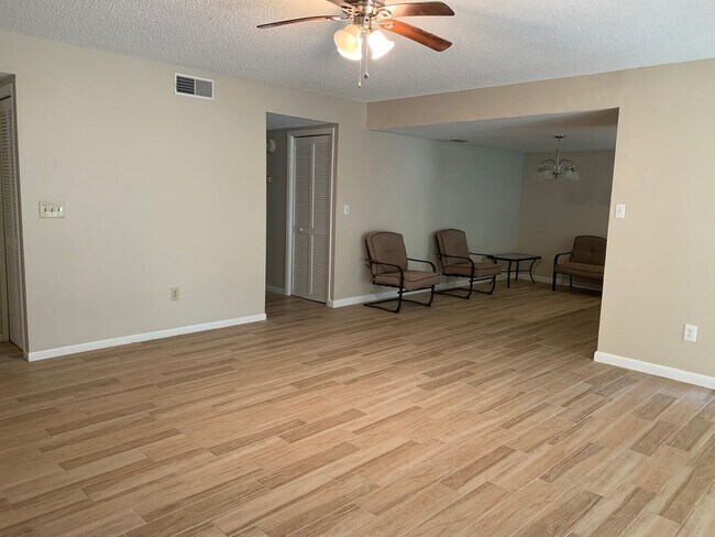 Photo - 7821 Niagara Ave Apartment