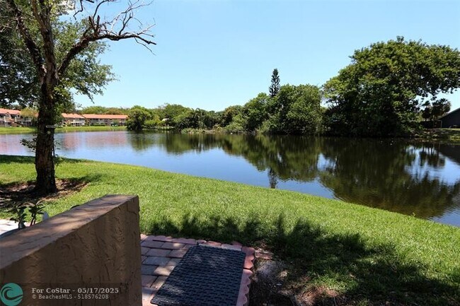 Foto del edificio - 630 N University Dr