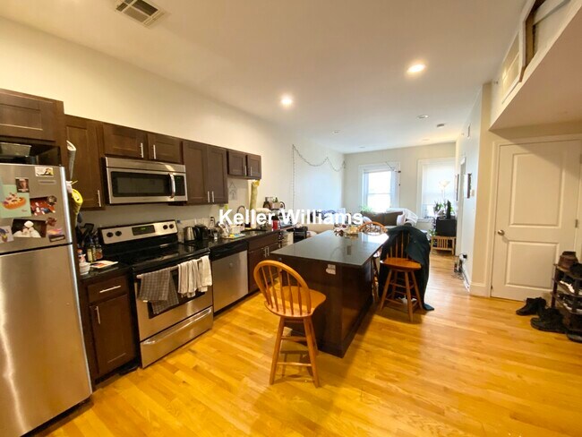 Building Photo - 18 Burney St