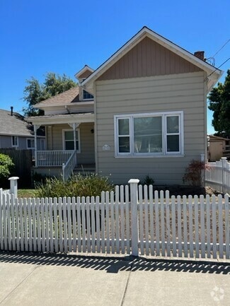 Building Photo - 576 Military E